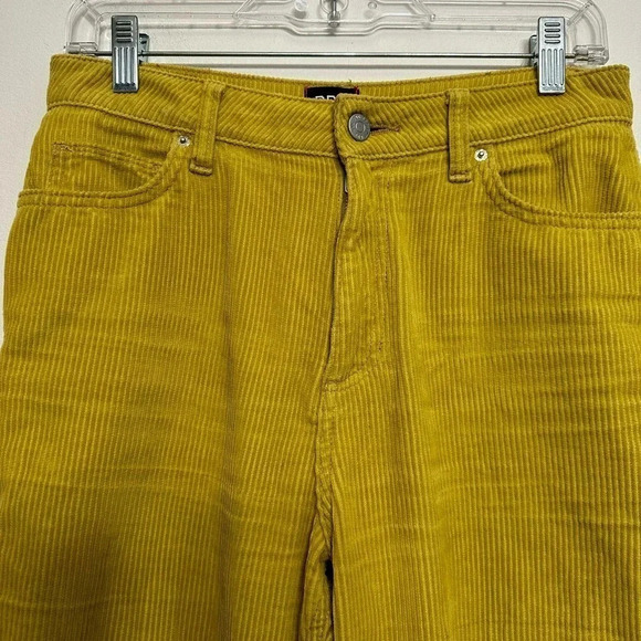 Urban Outfitters BDG Mom high rise corduroy pants. Size 27 - Picture 6 of 9
